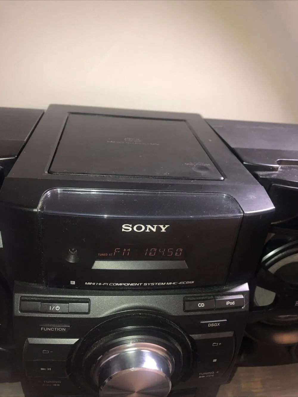 Sony Stereo Boombox Model HCD-EC691 CD/Radio/Ipod 30 Pin- MP3- Bass READ DESCRIP